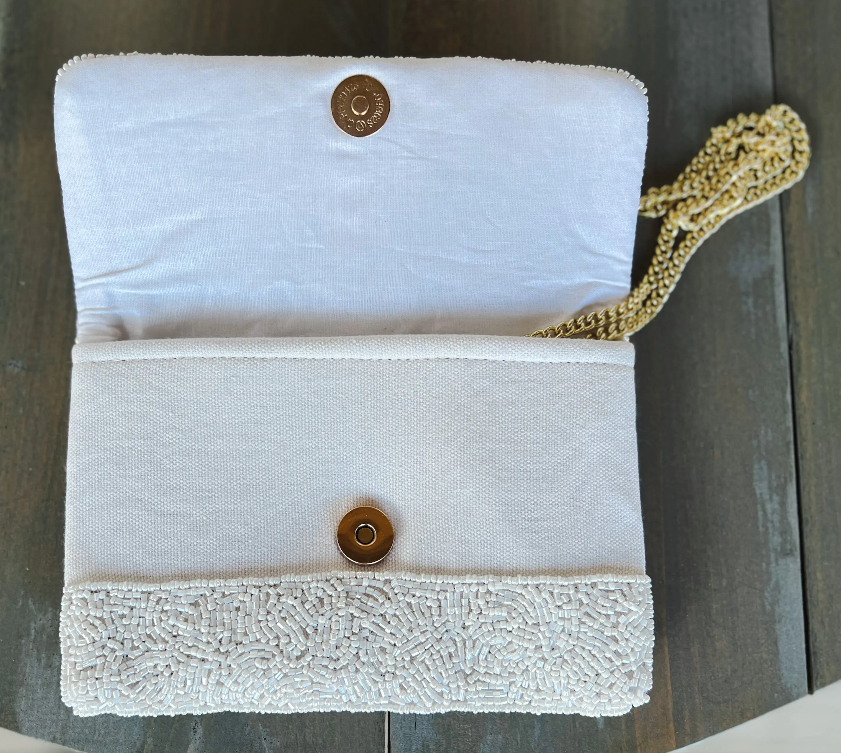 Hand-Beaded "Bride" Handbag – Elegant Wedding Accessory 💍✨.
