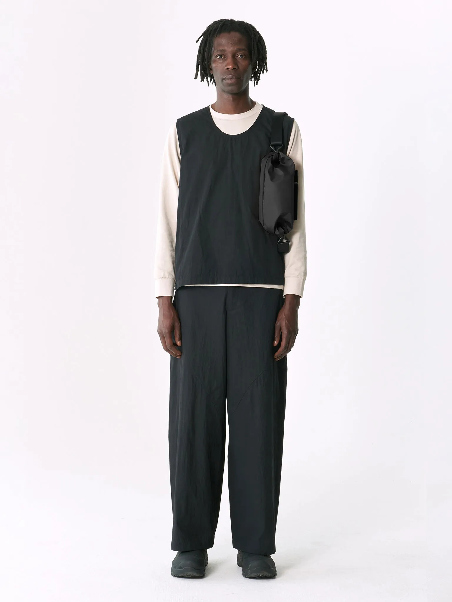 Nestos Smooth Black Pouch
