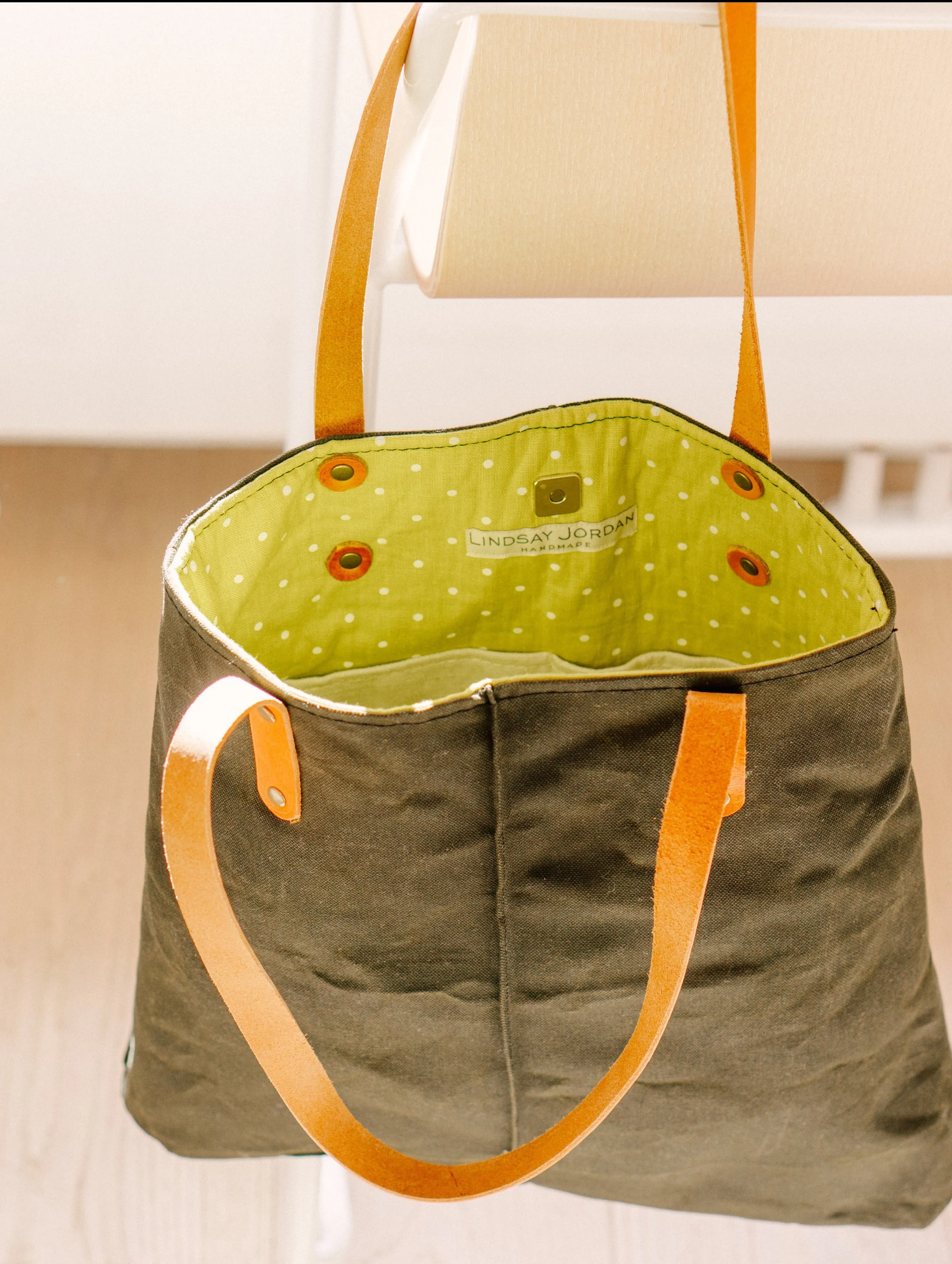 Over-the-Shoulder City TOTE Army Green WAXED Canvas Outside