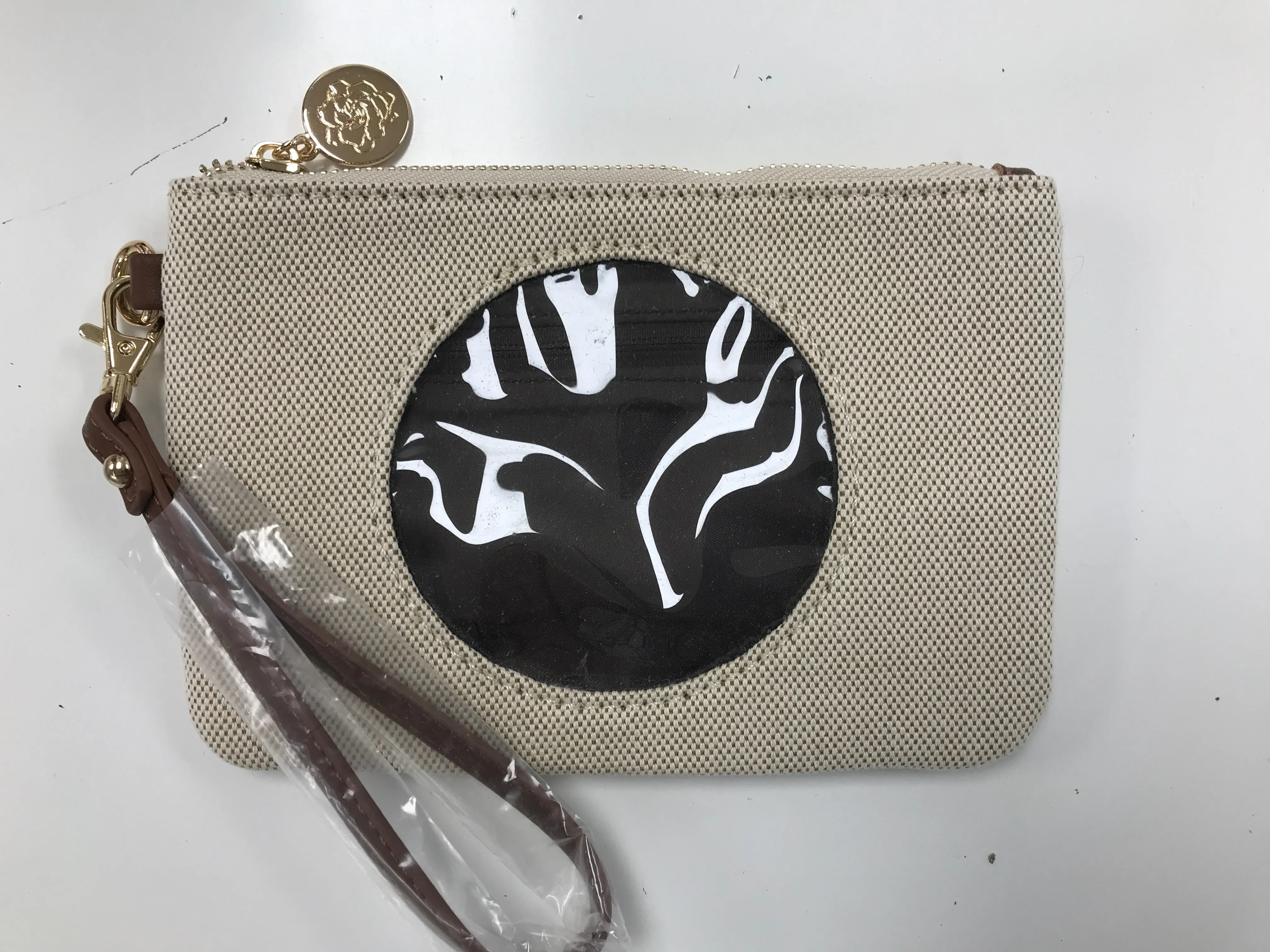 Self Finishing Wristlet with Round 4" Insert